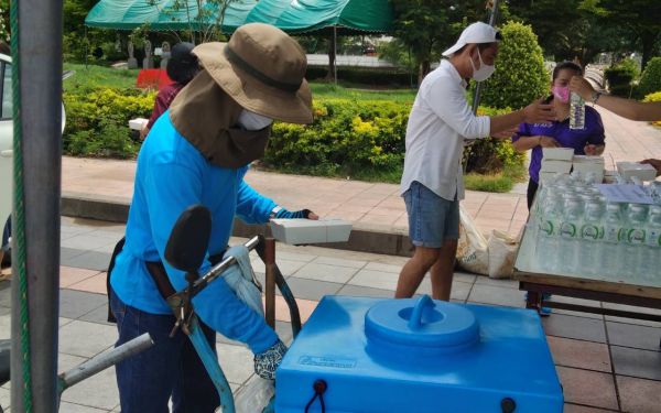 02.06.63 แจกข้าวกล่องให้กับผู้ประสบภัยโควิด-19_@วัดพระศรีฯบางเขน