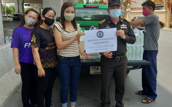 (28-05-63) แจกข้าวกล่องให้กับผู้ประสบภัยโควิด-19_@วัดเสมียนนารี