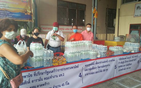 (26-05-63) แจกข้าวกล่องให้กับผู้ประสบภัยโควิด-19_@วัดสาครสุ่นประชาสรรค์