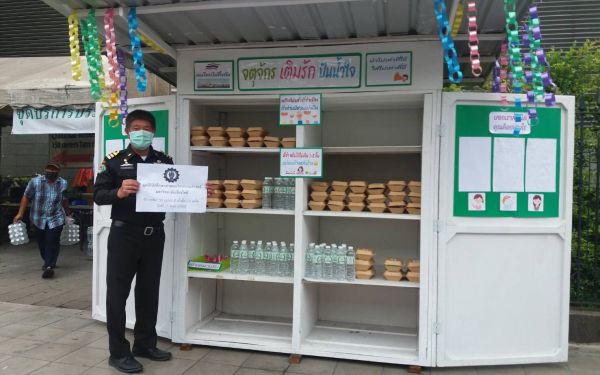 (25-05-63) แจกข้าวกล่องให้กับผู้ประสบภัยโควิด-19_@จุดบริการประชาชนเขตจตุจักร