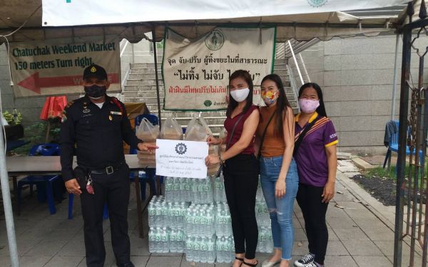 (25-05-63) แจกข้าวกล่องให้กับผู้ประสบภัยโควิด-19_@จุดบริการประชาชนเขตจตุจักร