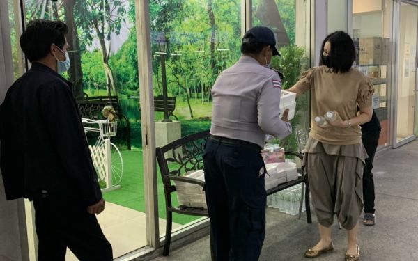 (06-05-63) แจกข้าวกล่องให้กับผู้ประสบภัยโควิด-19_@การบินไทย