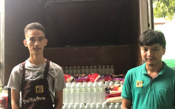 16.06.63 มอบข้าวสาร อาหารแห้งและน้ำดื่มให้กับมูลนิธิกระจกเงา