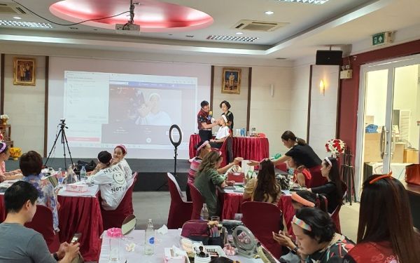 21.06.63 ภาพกิจกรรม Workshop เรียนการแต่งหน้าเพื่อส่งเสริมบุคลิกภาพและโหวงเฮง