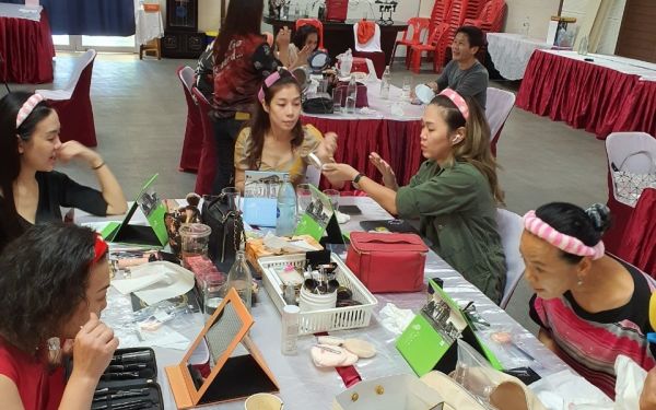 21.06.63 ภาพกิจกรรม Workshop เรียนการแต่งหน้าเพื่อส่งเสริมบุคลิกภาพและโหวงเฮง