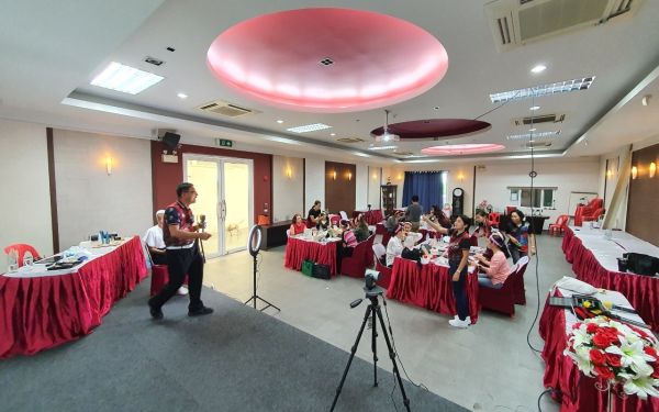 21.06.63 ภาพกิจกรรม Workshop เรียนการแต่งหน้าเพื่อส่งเสริมบุคลิกภาพและโหวงเฮง