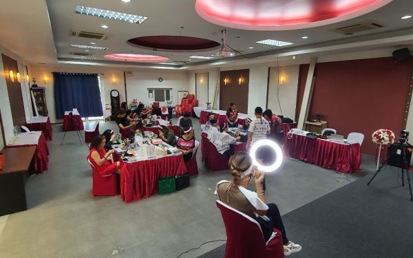 21.06.63 ภาพกิจกรรม Workshop เรียนการแต่งหน้าเพื่อส่งเสริมบุคลิกภาพและโหวงเฮง