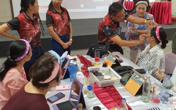 21.06.63 ภาพกิจกรรม Workshop เรียนการแต่งหน้าเพื่อส่งเสริมบุคลิกภาพและโหวงเฮง