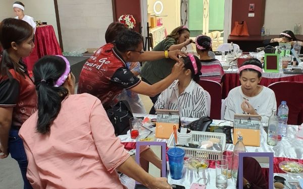 21.06.63 ภาพกิจกรรม Workshop เรียนการแต่งหน้าเพื่อส่งเสริมบุคลิกภาพและโหวงเฮง