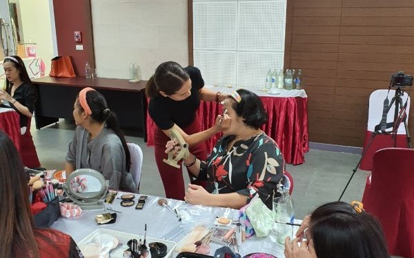 21.06.63 ภาพกิจกรรม Workshop เรียนการแต่งหน้าเพื่อส่งเสริมบุคลิกภาพและโหวงเฮง