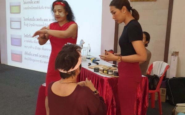 21.06.63 ภาพกิจกรรม Workshop เรียนการแต่งหน้าเพื่อส่งเสริมบุคลิกภาพและโหวงเฮง