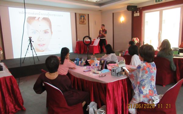 21.06.63 ภาพกิจกรรม Workshop เรียนการแต่งหน้าเพื่อส่งเสริมบุคลิกภาพและโหวงเฮง