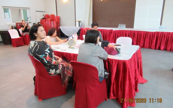21.06.63 ภาพกิจกรรม Workshop เรียนการแต่งหน้าเพื่อส่งเสริมบุคลิกภาพและโหวงเฮง