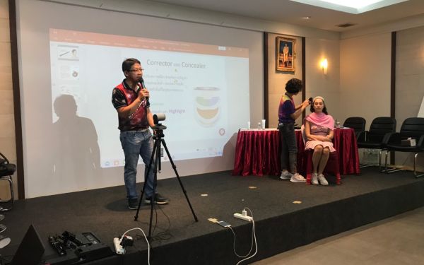 19.07.63 ภาพกิจกรรม Workshop เรียนการแต่งหน้าเพื่อส่งเสริมบุคลิกภาพและโหงวเฮง ครั้งที่ 2