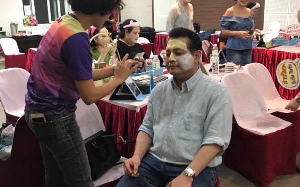 19.07.63 ภาพกิจกรรม Workshop เรียนการแต่งหน้าเพื่อส่งเสริมบุคลิกภาพและโหงวเฮง ครั้งที่ 2