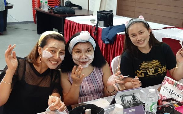 19.07.63 ภาพกิจกรรม Workshop เรียนการแต่งหน้าเพื่อส่งเสริมบุคลิกภาพและโหงวเฮง ครั้งที่ 2