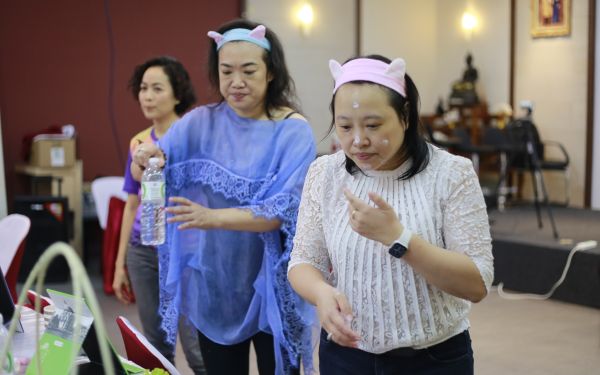 19.07.63 ภาพกิจกรรม Workshop เรียนการแต่งหน้าเพื่อส่งเสริมบุคลิกภาพและโหงวเฮง ครั้งที่ 2