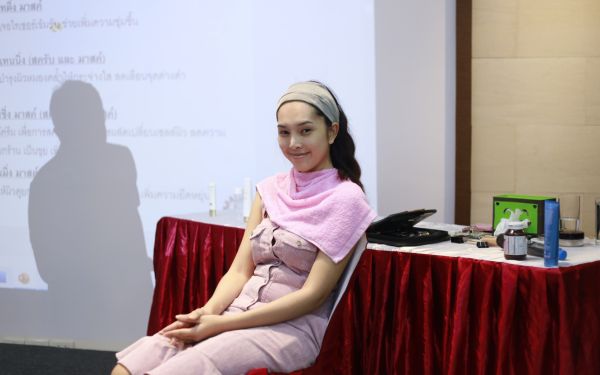 19.07.63 ภาพกิจกรรม Workshop เรียนการแต่งหน้าเพื่อส่งเสริมบุคลิกภาพและโหงวเฮง ครั้งที่ 2