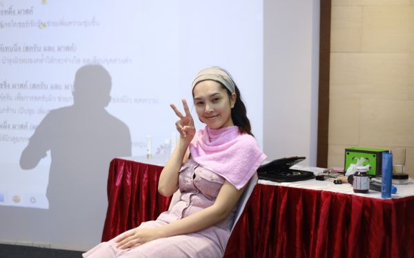 19.07.63 ภาพกิจกรรม Workshop เรียนการแต่งหน้าเพื่อส่งเสริมบุคลิกภาพและโหงวเฮง ครั้งที่ 2