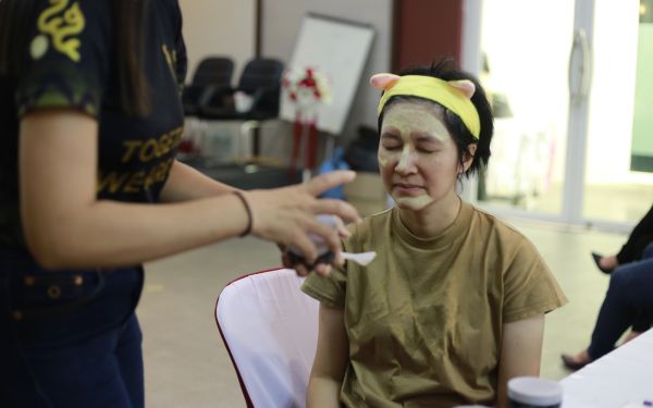 19.07.63 ภาพกิจกรรม Workshop เรียนการแต่งหน้าเพื่อส่งเสริมบุคลิกภาพและโหงวเฮง ครั้งที่ 2