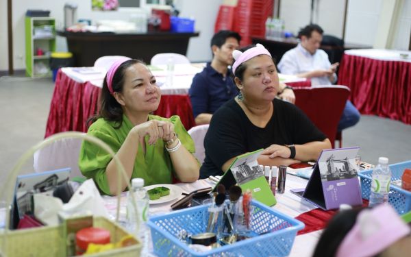 19.07.63 ภาพกิจกรรม Workshop เรียนการแต่งหน้าเพื่อส่งเสริมบุคลิกภาพและโหงวเฮง ครั้งที่ 2