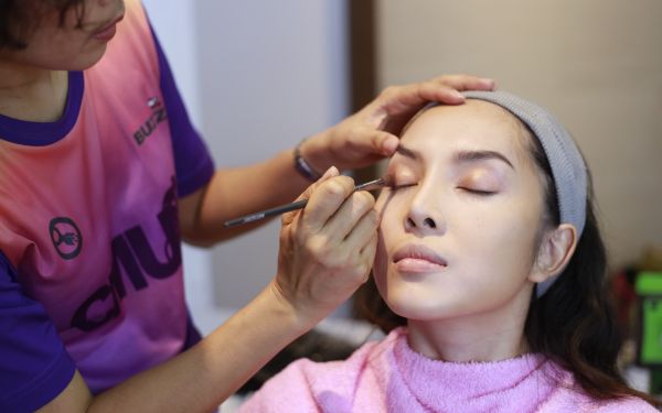 19.07.63 ภาพกิจกรรม Workshop เรียนการแต่งหน้าเพื่อส่งเสริมบุคลิกภาพและโหงวเฮง ครั้งที่ 2