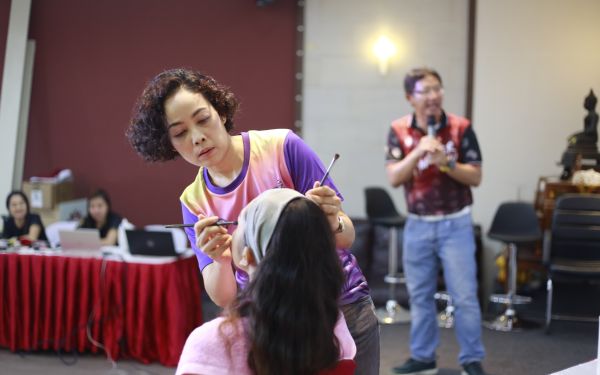 19.07.63 ภาพกิจกรรม Workshop เรียนการแต่งหน้าเพื่อส่งเสริมบุคลิกภาพและโหงวเฮง ครั้งที่ 2