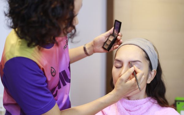 19.07.63 ภาพกิจกรรม Workshop เรียนการแต่งหน้าเพื่อส่งเสริมบุคลิกภาพและโหงวเฮง ครั้งที่ 2