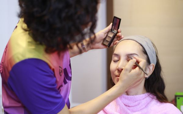 19.07.63 ภาพกิจกรรม Workshop เรียนการแต่งหน้าเพื่อส่งเสริมบุคลิกภาพและโหงวเฮง ครั้งที่ 2