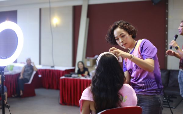 19.07.63 ภาพกิจกรรม Workshop เรียนการแต่งหน้าเพื่อส่งเสริมบุคลิกภาพและโหงวเฮง ครั้งที่ 2