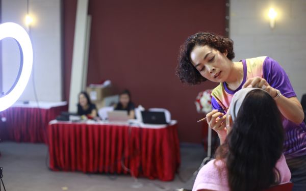 19.07.63 ภาพกิจกรรม Workshop เรียนการแต่งหน้าเพื่อส่งเสริมบุคลิกภาพและโหงวเฮง ครั้งที่ 2