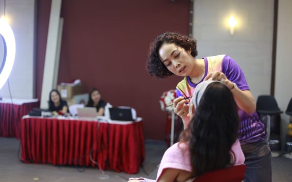 19.07.63 ภาพกิจกรรม Workshop เรียนการแต่งหน้าเพื่อส่งเสริมบุคลิกภาพและโหงวเฮง ครั้งที่ 2