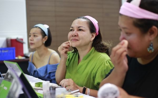 19.07.63 ภาพกิจกรรม Workshop เรียนการแต่งหน้าเพื่อส่งเสริมบุคลิกภาพและโหงวเฮง ครั้งที่ 2