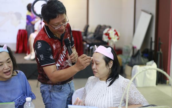 19.07.63 ภาพกิจกรรม Workshop เรียนการแต่งหน้าเพื่อส่งเสริมบุคลิกภาพและโหงวเฮง ครั้งที่ 2