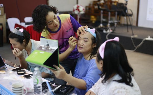 19.07.63 ภาพกิจกรรม Workshop เรียนการแต่งหน้าเพื่อส่งเสริมบุคลิกภาพและโหงวเฮง ครั้งที่ 2