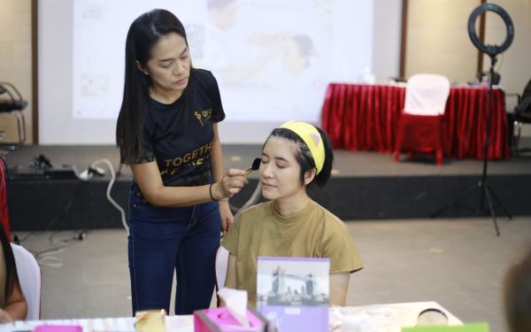 19.07.63 ภาพกิจกรรม Workshop เรียนการแต่งหน้าเพื่อส่งเสริมบุคลิกภาพและโหงวเฮง ครั้งที่ 2