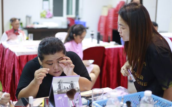 19.07.63 ภาพกิจกรรม Workshop เรียนการแต่งหน้าเพื่อส่งเสริมบุคลิกภาพและโหงวเฮง ครั้งที่ 2