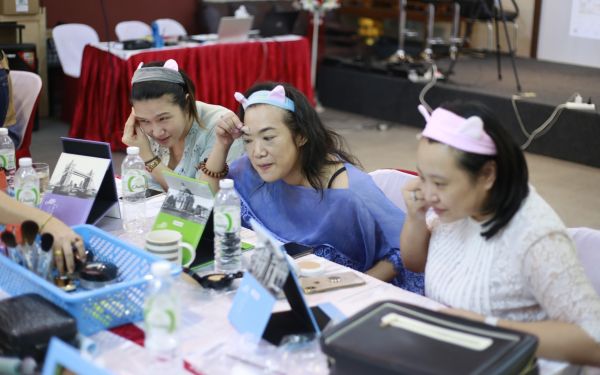 19.07.63 ภาพกิจกรรม Workshop เรียนการแต่งหน้าเพื่อส่งเสริมบุคลิกภาพและโหงวเฮง ครั้งที่ 2