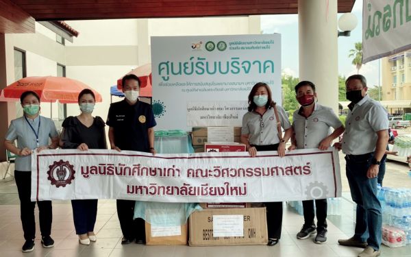 20.04.64 ตัวแทนมูลนิธิฯส่งมอบอุปกรณ์ทางการแพทย์ที่จำเป็นให้ โรงพยาบาลและ รพ.สนาม รวม 5 แห่ง