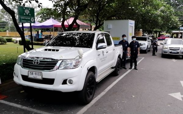 14.05.64 มูลนิธินักศึกษาเก่าคณะวิศวกรรมศาสตร์ มช.ส่งมอบรถ Mobile Clinic ให้รพ.พระปกเกล้า