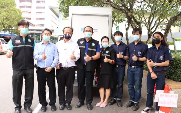 14.05.64 มูลนิธินักศึกษาเก่าคณะวิศวกรรมศาสตร์ มช.ส่งมอบรถ Mobile Clinic ให้รพ.พระปกเกล้า