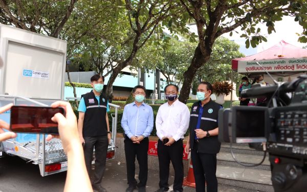 14.05.64 มูลนิธินักศึกษาเก่าคณะวิศวกรรมศาสตร์ มช.ส่งมอบรถ Mobile Clinic ให้รพ.พระปกเกล้า