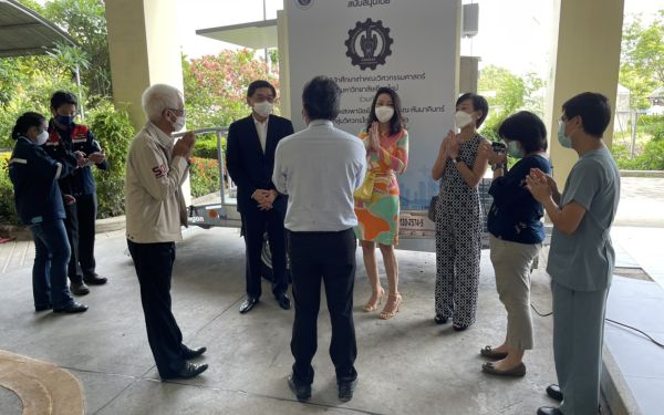 11.05.64 มูลนิธิ​นักศึกษาเก่า คณะวิศวกรรมศาสตร์​ มช.ส่งมอบ positive pressure mobile clinic ให้กับคณะเทคนิคการแพทย์มหิดล