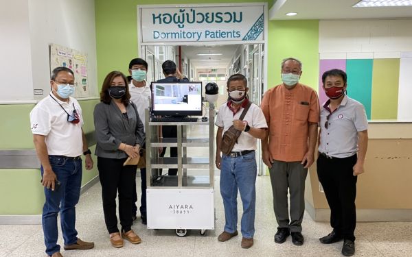 28.05.64 สมาคม/มูลนิธิ และคณะวิศวกรรมศาสตร์ มช. เข้าร่วมประชุมและมอบหุ่นยนต์พร้อมหน้า N95 ณ รพ.จอมทอง