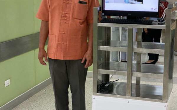 28.05.64 สมาคม/มูลนิธิ และคณะวิศวกรรมศาสตร์ มช. เข้าร่วมประชุมและมอบหุ่นยนต์พร้อมหน้า N95 ณ รพ.จอมทอง