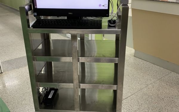 28.05.64 สมาคม/มูลนิธิ และคณะวิศวกรรมศาสตร์ มช. เข้าร่วมประชุมและมอบหุ่นยนต์พร้อมหน้า N95 ณ รพ.จอมทอง