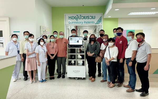 28.05.64 สมาคม/มูลนิธิ และคณะวิศวกรรมศาสตร์ มช. เข้าร่วมประชุมและมอบหุ่นยนต์พร้อมหน้า N95 ณ รพ.จอมทอง