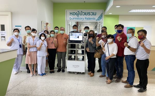 28.05.64 สมาคม/มูลนิธิ และคณะวิศวกรรมศาสตร์ มช. เข้าร่วมประชุมและมอบหุ่นยนต์พร้อมหน้า N95 ณ รพ.จอมทอง