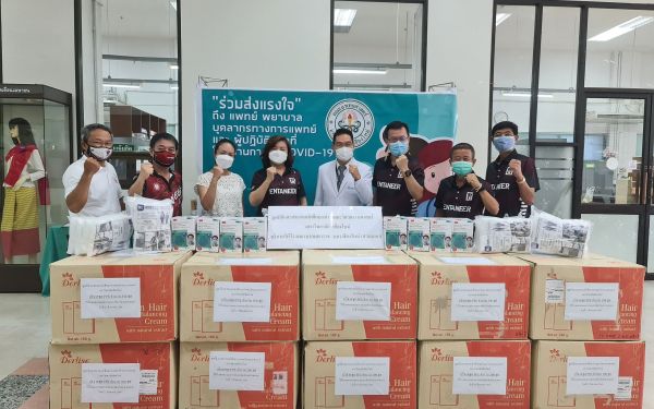 27.08.64 ร่วมส่งมอบชุด PPE และหน้ากาก N95 ให้รพ.สวนดอก