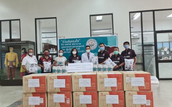 27.08.64 ร่วมส่งมอบชุด PPE และหน้ากาก N95 ให้รพ.สวนดอก